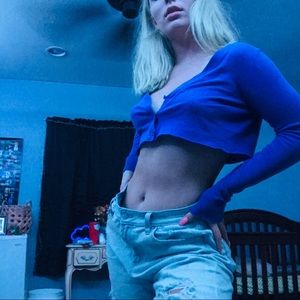 cropped blue sweater 💙⚡️